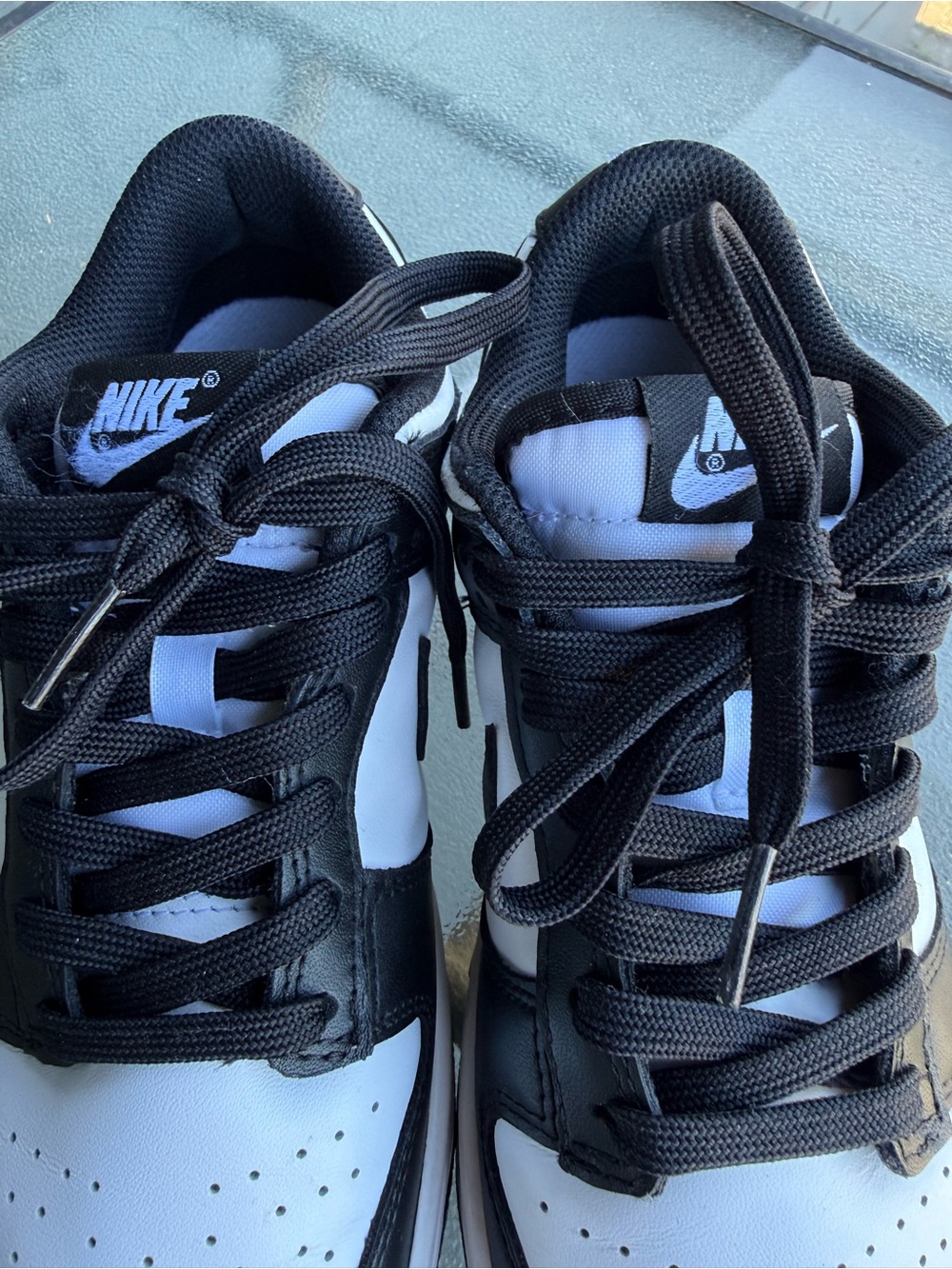 Nike Women's Black and White Low-Top Sneakers - Picture 3 of 8